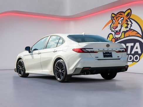 Used 2026 Toyota Camry SE FWD image 8