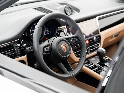 New 2025 Porsche Macan image 9