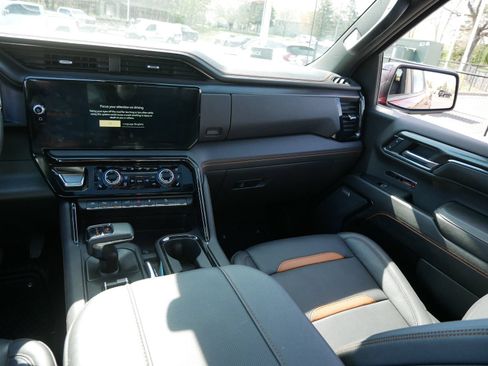 Used 2024 GMC Sierra 1500 AT4 w/ Technology Package AWD/4WD image 14