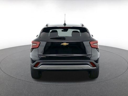 Used 2025 Chevrolet Trax LT FWD image 8