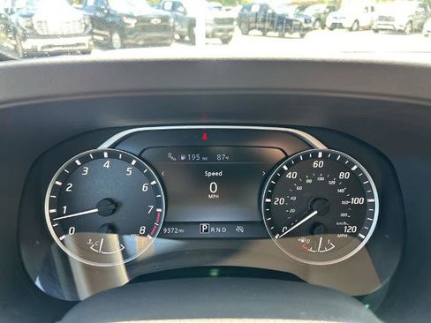 Certified 2025 Nissan Frontier SV RWD image 25