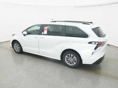 New 2026 Toyota Sienna XLE image 55