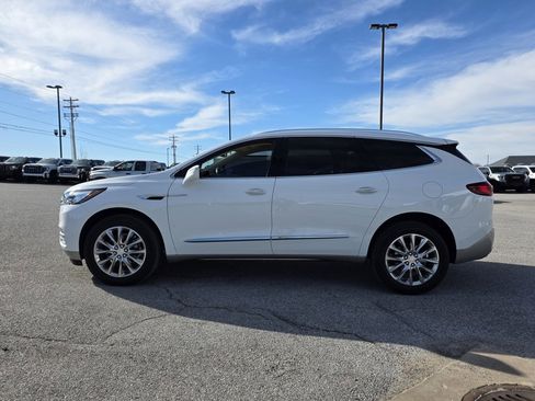 Used 2021 Buick Enclave Essence image 4