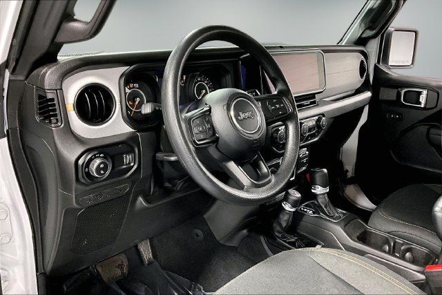 Used 2025 Jeep Gladiator Sport AWD/4WD image 17