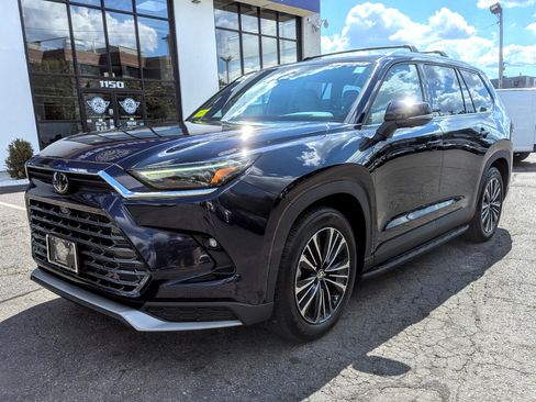 Used 2024 Toyota Grand Highlander AWD Hybrid image 2