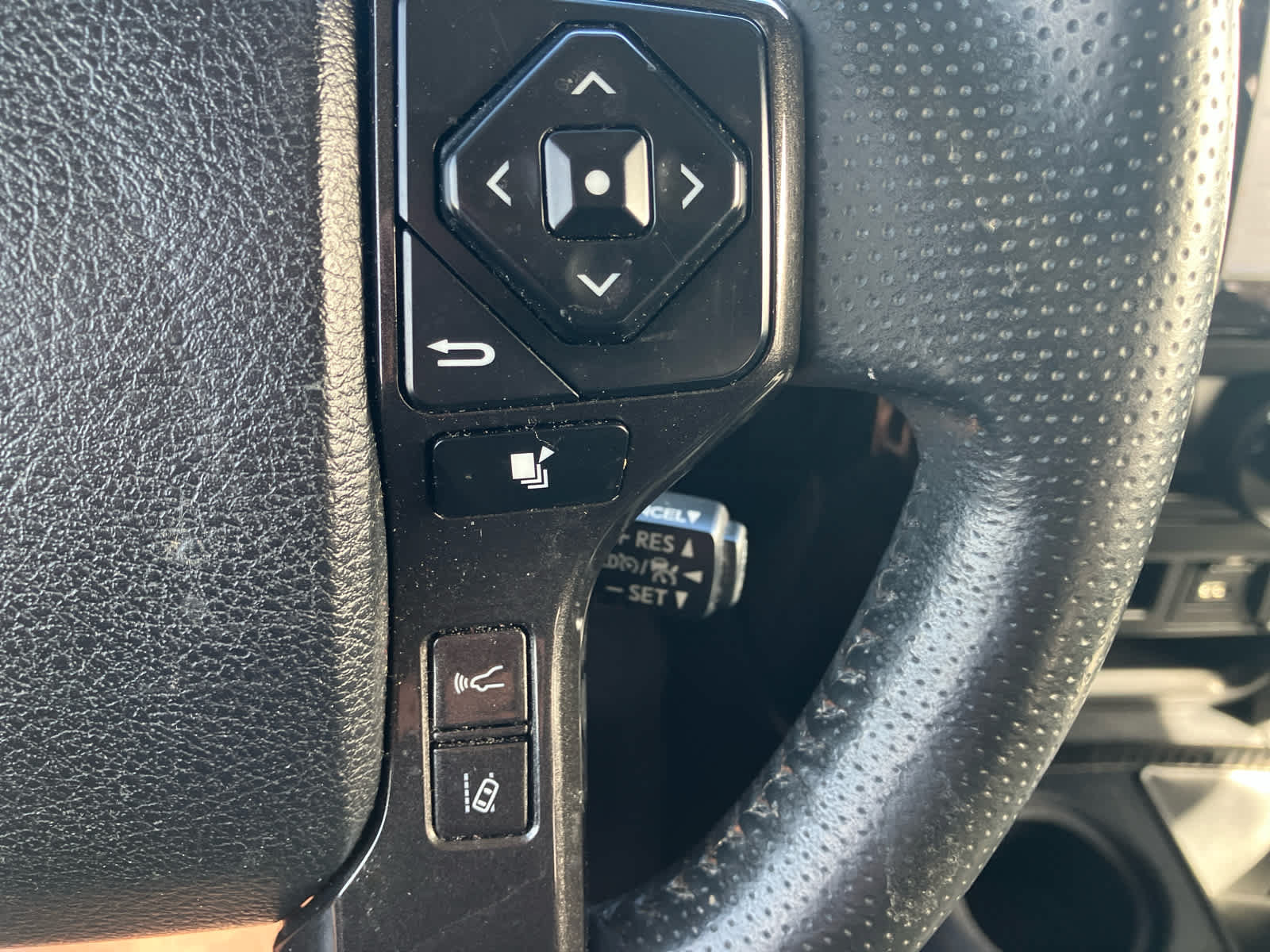 Used 2022 Toyota 4Runner TRD Off-Road Premium w/ TRD Black Wheel Package (TMS) AWD/4WD image 18