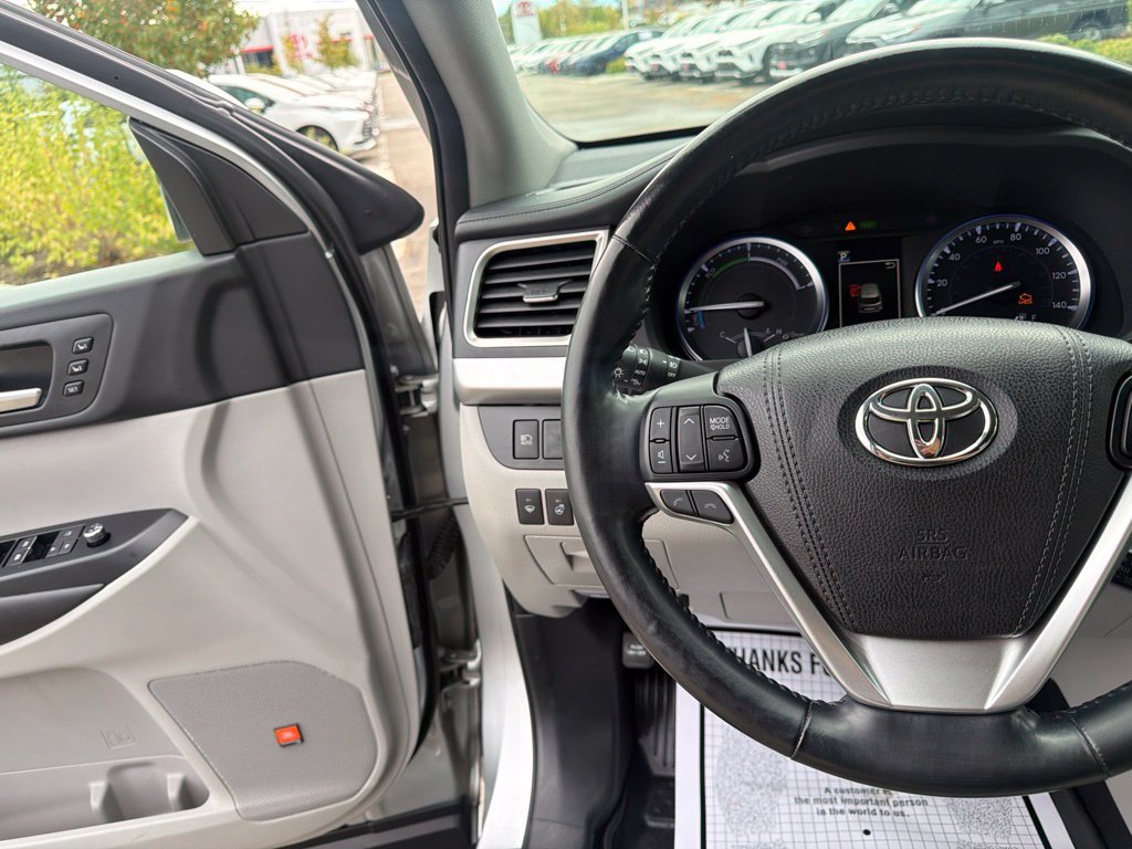 Used 2018 Toyota Highlander Limited Platinum AWD/4WD image 27