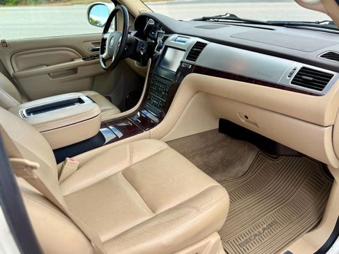 Used 2013 Cadillac Escalade EXT Luxury image 14