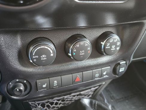 Used 2017 Jeep Wrangler Unlimited Sahara AWD/4WD image 41