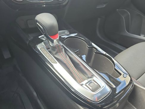 Certified 2025 Chevrolet Trax RS w/ Sunroof Package image 16