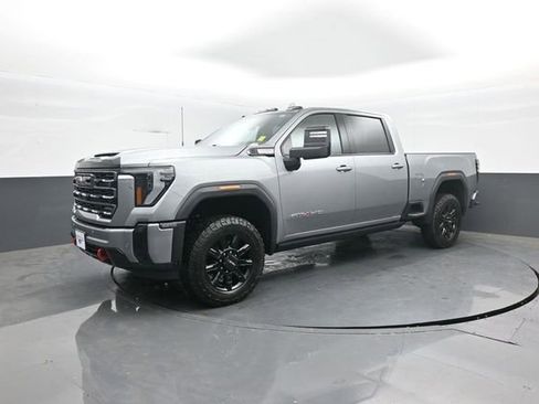 Used 2025 GMC Sierra 2500 AT4 w/ AT4 Premium Plus Package AWD/4WD image 4