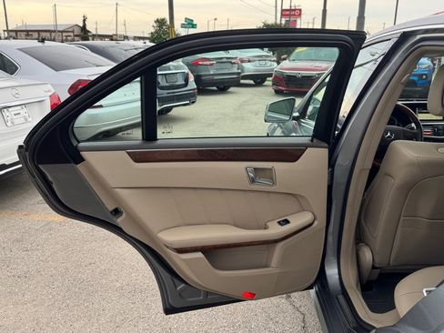 Used 2010 Mercedes-Benz E 350 4MATIC Sedan image 20