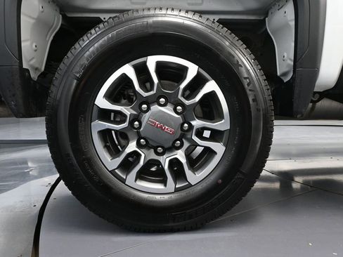 Used 2024 GMC Sierra 2500 SLE w/ SLE Value Package AWD/4WD image 17