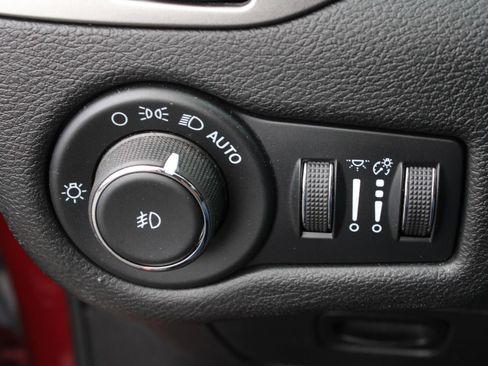 Used 2021 Jeep Cherokee Latitude Plus w/ Sun & Sound Group AWD/4WD image 10
