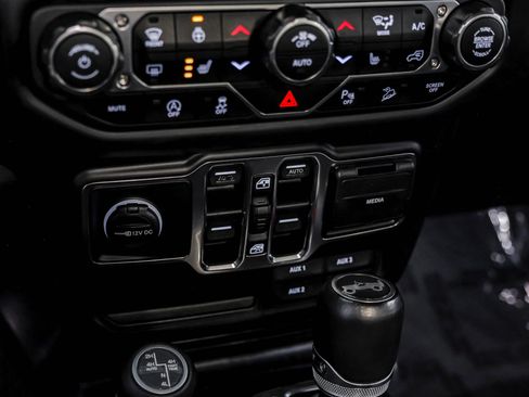 Used 2019 Jeep Wrangler Unlimited Sahara w/ Quick Order Package 24M Moab image 21