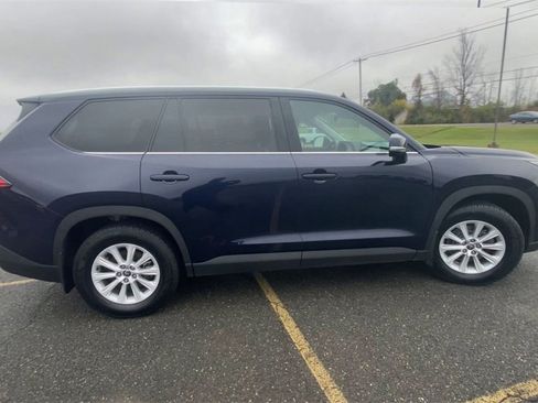 Used 2024 Toyota Grand Highlander XLE image 9