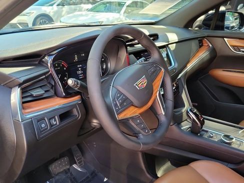 Used 2021 Cadillac XT5 Premium Luxury image 8