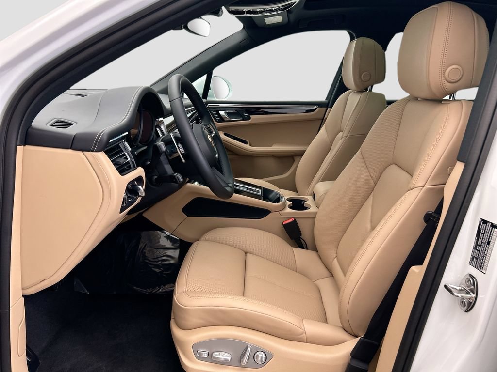 Used 2026 Porsche Macan AWD/4WD image 5