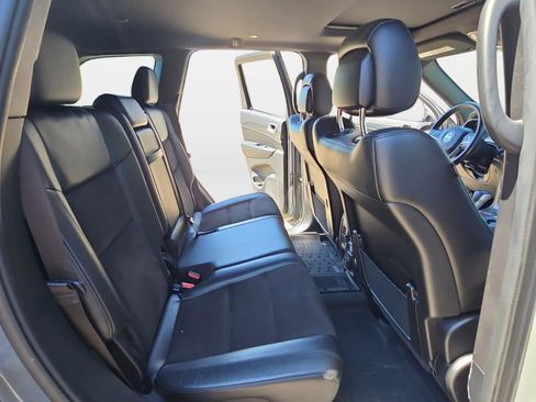Used 2020 Jeep Grand Cherokee Altitude AWD/4WD image 19
