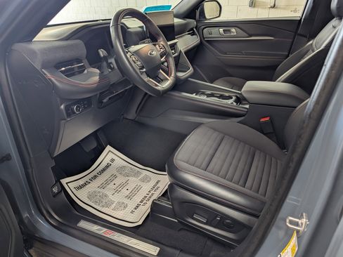 Used 2025 Ford Explorer ST-Line AWD/4WD image 15