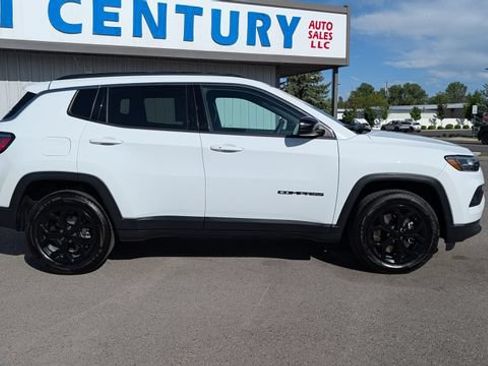 Used 2024 Jeep Compass Latitude AWD/4WD image 20
