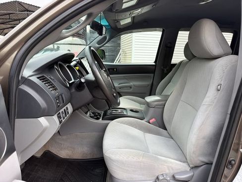 Used 2011 Toyota Tacoma 4x4 Double Cab w/ Towing Pkg image 9