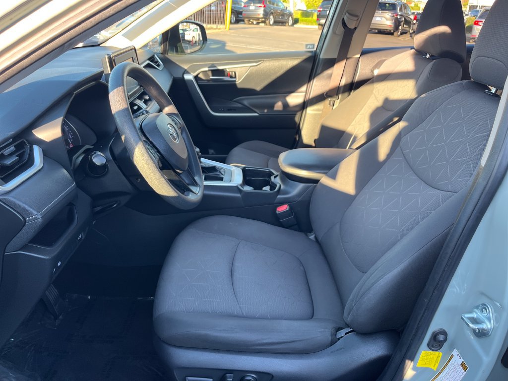 Used 2019 Toyota RAV4 XLE w/ Convenience Package FWD image 9