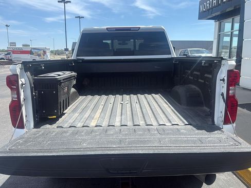Used 2022 Chevrolet Silverado 2500 LT w/ Convenience Package AWD/4WD image 4