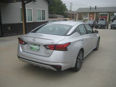 Used 2024 Nissan Altima 2.5 SV AWD/4WD image 8