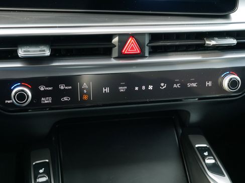 Certified 2025 Kia Sorento EX image 23