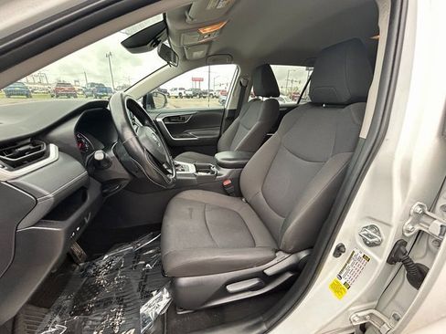 Used 2021 Toyota RAV4 LE image 5