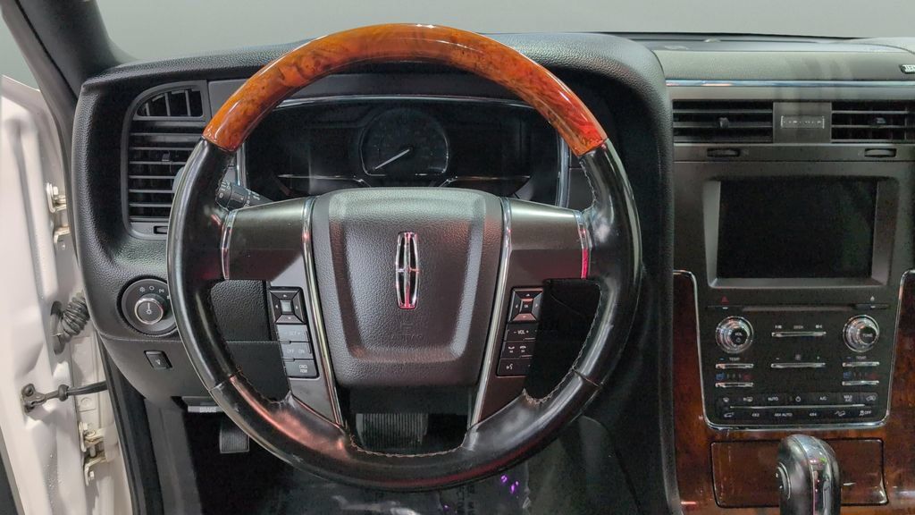 Used 2017 Lincoln Navigator Select AWD/4WD image 9