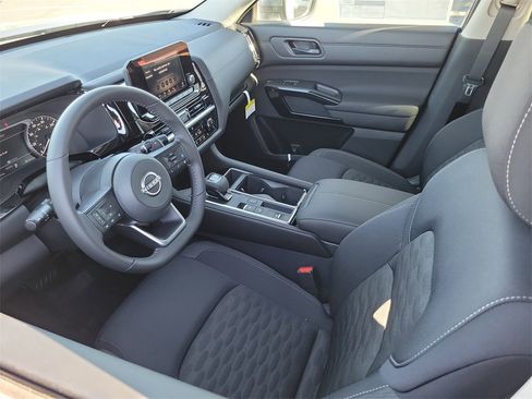 New 2025 Nissan Pathfinder SV w/ Black Appearance Package image 3