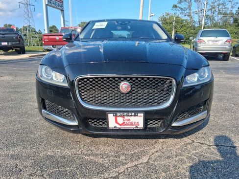 Used 2017 Jaguar XF RWD image 2