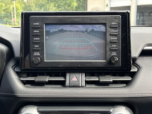 Used 2019 Toyota RAV4 LE AWD/4WD image 17