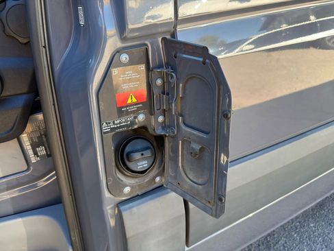 Used 2015 Mercedes-Benz Sprinter 2500 image 33