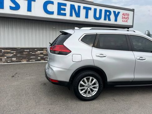 Used 2017 Nissan Rogue SV AWD/4WD image 16