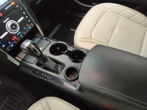 Used 2019 Ford Explorer Limited w/ Limited Luxury Package FWD image 26