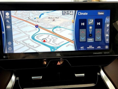 Used 2021 Toyota Venza Limited image 33