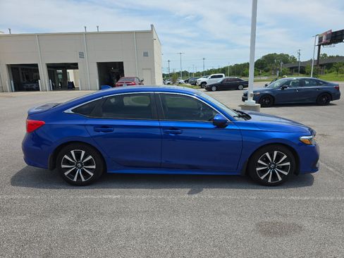 Used 2022 Honda Civic EX image 2