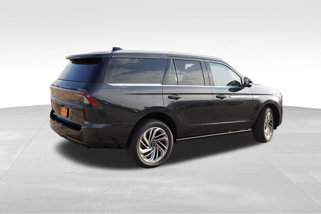 Used 2025 Lincoln Navigator Reserve AWD/4WD image 4