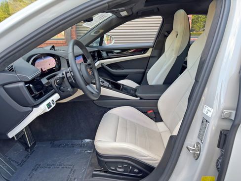 Used 2025 Porsche Panamera GTS AWD/4WD image 17