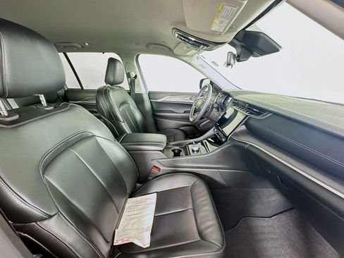 Used 2024 Jeep Grand Cherokee Limited w/ Luxury Tech Group II image 32