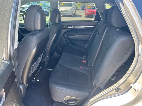 Used 2014 Kia Sorento LX image 10