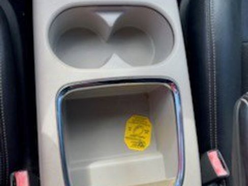 Used 2019 Dodge Grand Caravan SXT image 9