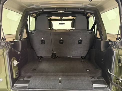 Used 2020 Jeep Wrangler Unlimited Sahara w/ Cold Weather Group AWD/4WD image 10