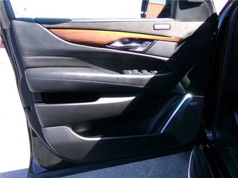 Used 2019 Cadillac Escalade Luxury AWD/4WD image 19