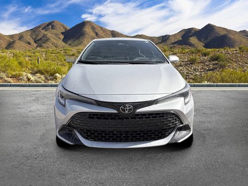 Used 2025 Toyota Corolla SE w/ SE Package FWD image 4