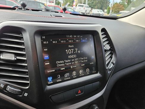 Used 2015 Jeep Cherokee Trailhawk w/ Comfort/Convenience Group AWD/4WD image 25