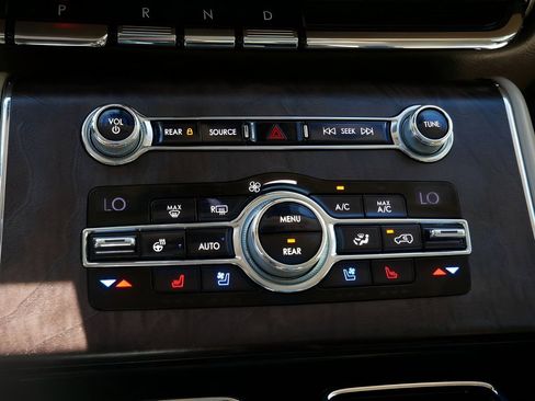 Used 2020 Lincoln Aviator Reserve w/ Equipment Group 202A AWD/4WD image 23